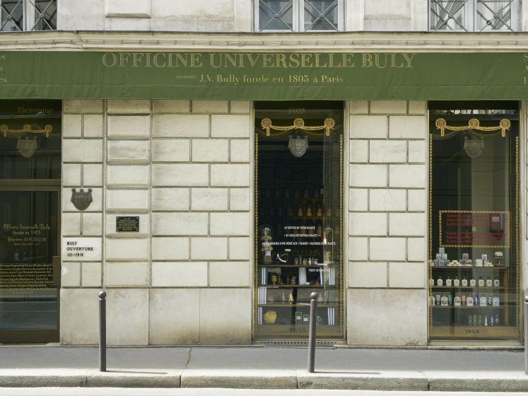 Officine Universelle Buly, une boutique d’apothicaire au charme d’un autre siècle rue Bonaparte