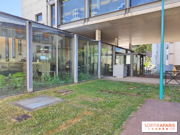 Parvis de la médiathèque de Gentilly