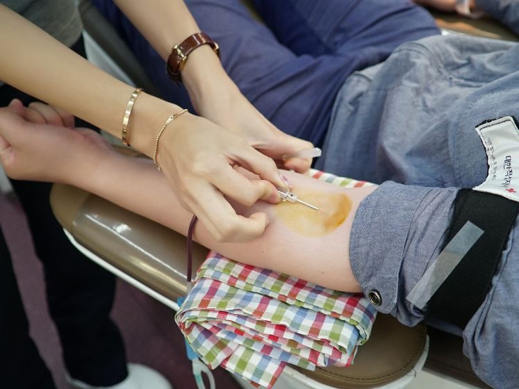 Don du sang : les réserves en forte baisse, un appel urgent aux dons