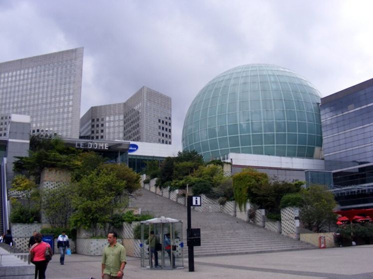 Le saviez-vous ? Il existait une géode comme à la Villette au cœur du quartier de La Défense !
