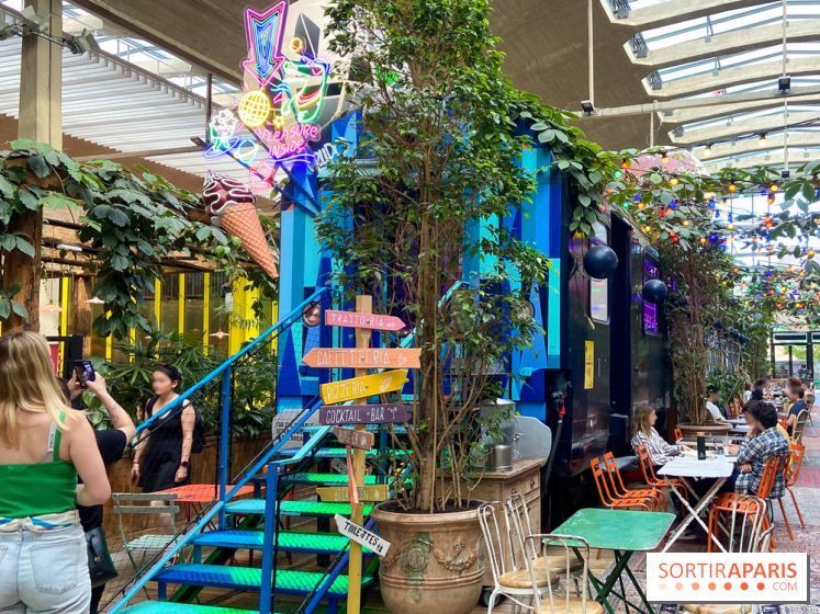 Un bar à glaces et un dessert dans un train de la Félicita