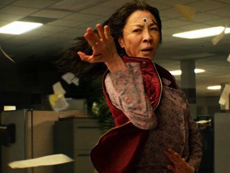 Everything Everywhere All at Once revient au cinéma avant les Oscars : critique et bande-annonce
