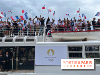 Athlètes et flambeau de Paris 2024