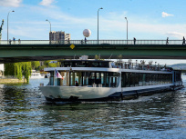 Une croisière gourmande et romantique sur la Seine à bord du Diamant Bleu