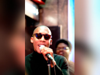 Raphaël Saadiq en showcase au Virgin Mégastore