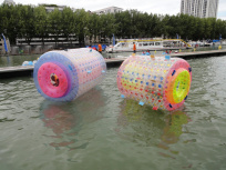 Paris Plages, Bassin de la Villette, Sphères flottantes
