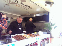 David Martin gare son food truck à La Foire de Paris