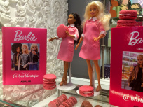 Ladurée x Barbie, la boîte de macarons en édition limitée !