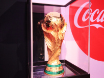 Le Trophée de la Coupe du Monde de la FIFA™ présenté au Forum des Halles