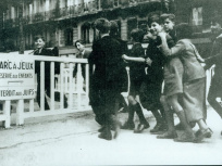 exxposition Mémorial Shoah, exposition Enfants Shoah, témoignage Shaoh, Anne Frank, Premières mesures antisémites à Paris en 1941.  Parc à Jeux « réservé aux enfants, interdit aux  Juifs ».  Crédit : © Mémorial de la Shoah/CDJC/Coll.  Urman