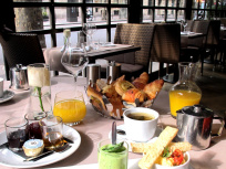 Brunch à la Villa Spicy avec le clown Patabois