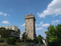 Ce Donjon qui domaine les Hauts-de-Seine devait être la petite sœur du Sacré Cœur
