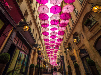 Les parapluies rose débarque au Village Royel 