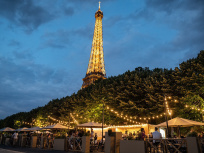 Le Bal de la Marine, la guinguette en bord de Seine au pied de la Tour Eiffel