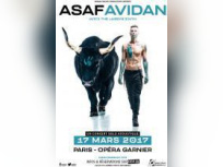 Asaf Avidan en concert solo acoustique à l’Opéra Garnier de Paris en mars 2017