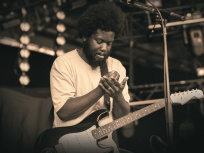 Michael Kiwanuka en concert à La Salle Pleyel de Paris en novembre 2019