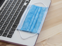 Coronavirus : vers un port du masque obligatoire dans les entreprises ? 