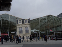 Paris : la maison penchée sur le parvis de la gare du Nord va disparaître 