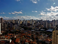 Covid: le Conseil scientifique craint "un risque d’extension du variant brésilien" cet été en France