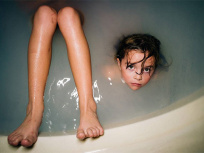 Emily Loizeau présente Mona, une pièce musicale, au 104