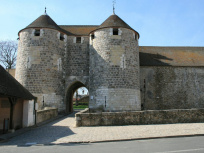 Le Château de Dourdan à l'heure des enfants : jeux et ateliers en août