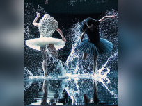 A Swan Lake par Alexander Ekman au théâtre des Champs-Élysées