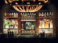 La Maison Souquet et son bar confidentiel, à deux pas du Moulin Rouge