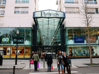 Shopping is dating au centre commercial Les passages