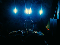 Epsilon : des soirées techno insolites à Paris dans une salle d'escalade