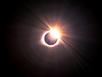 Eclipse solaire du 12 août : à partir de quel heure peut on observer le phénomène et quand aura lieu le pic ?