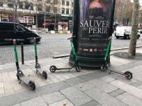 Paris : des parkings pour trottinettes
