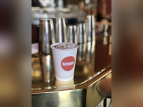 Déconfinement : à Paris, ce bar propose ses cocktails à emporter