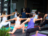 Octobre Rose 2022 : des cours de yoga géants et ateliers gratuits à Paris contre le cancer du sein