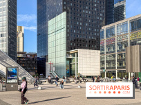 Cette église moderne, au milieu des gratte-ciel, surprend par son architecture