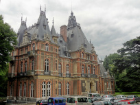 Avec ses airs de villa italienne, ce château surprend en pleine Île-de-France