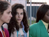 "HLM PUSSY" : un drame de Nora El Hourch sur la vie des filles des banlieue avec Bérénice Bejo