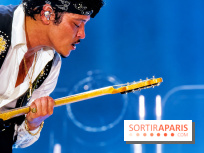 Bruno Mars, guitare en main au Stade de France
