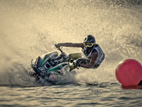 Coronavirus : Non, Emmanuel et Brigitte Macron ne font pas de Jet Ski pendant le confinement