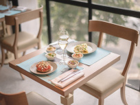 Le Brunch du 14 juillet 2023 chez Laurier pour regarder le défilé en mangeant Grec