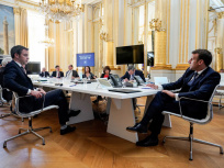 Coronavirus : la France n'a "jamais été en rupture de masques" affirme Macron 