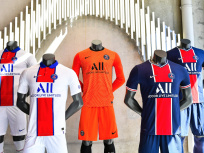 PSG : les nouveaux maillots officiels pour les 50 ans du club 