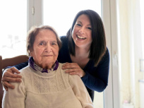 Aides à domicile : 200 millions d'euros débloqués par le gouvernement pour revaloriser les salaires 