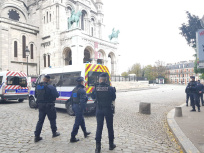 Covid-19 : "les croyants" devant "les églises" seront verbalisés dès ce week-end assure Darmanin