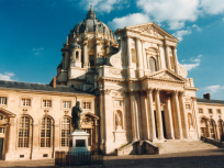 Paris : l'hôpital du Val-de-Grâce bientôt transformé en campus de santé numérique annonce Macron 