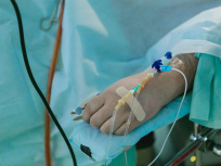 Covid : huit à douze semaines d'activité "très intense dans les hôpitaux", selon les soignants