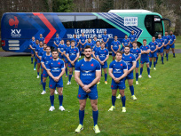 La RATP rhabille le bus du XV de France de rugby avec ses couleurs