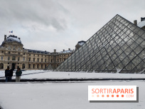 La Neige à Paris - Musée du Louvre pyramide