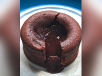 La recette du mi-cuit chocolat à la crème d’orgeat de Christophe Michalak 