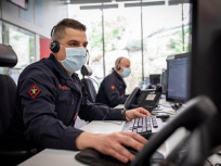 Les pompiers de Paris publient sur Twitter des vidéos humoristiques pour réduire les appels abusifs