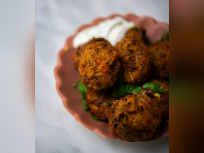 La recette des beignets de courgettes de la cheffe Chloé Monchalin du restaurant Filakia 